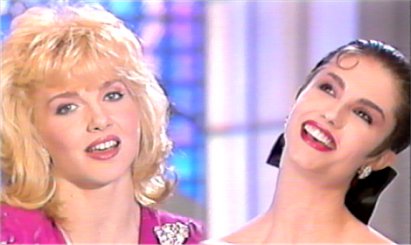 L'amore è (Lorella Cuccarini e Alessandra Martines)