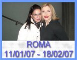 Foto di Lorella con i fans al Teatro Sistina per Sweet Charity dal 11 gennaio 2007 al 18 febbraio 2007