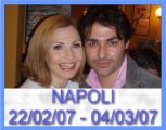Foto di Lorella con i fans al Teatro Augusteo per Sweet Charity dal 22 febbraio 2007 al 4 marzo 2007